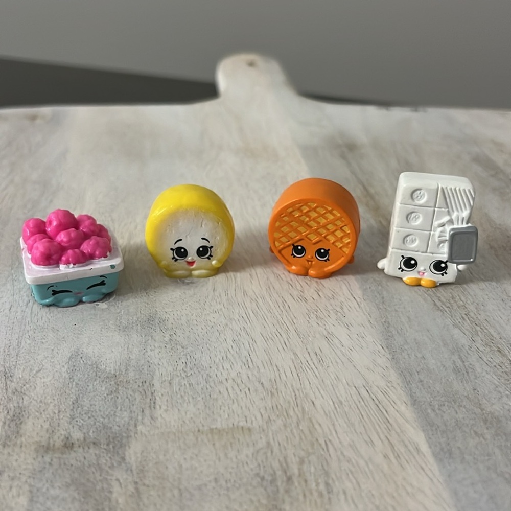 Shopkins Collectors Sets~ Retired Shopkins Figurines-Custom Set
Buy 3 Get 1 Free